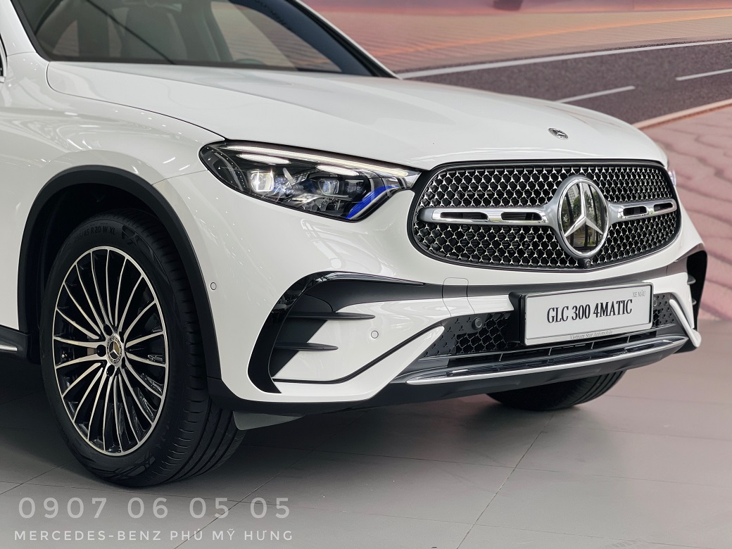 Mercedes GLC 300 Màu Trắng Giao Ngay