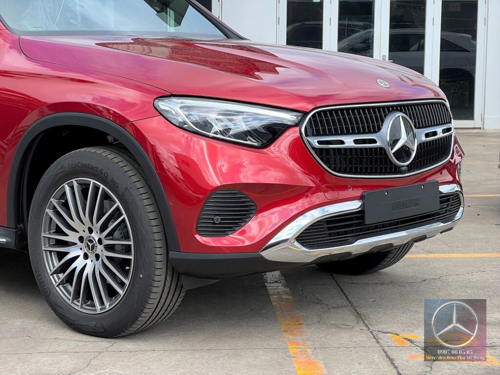 Mercedes-Benz GLC 200 4Matic Màu Đỏ - Màu Đỏ hợp với ngành nghề nào ? Có xe giao ngay không ?