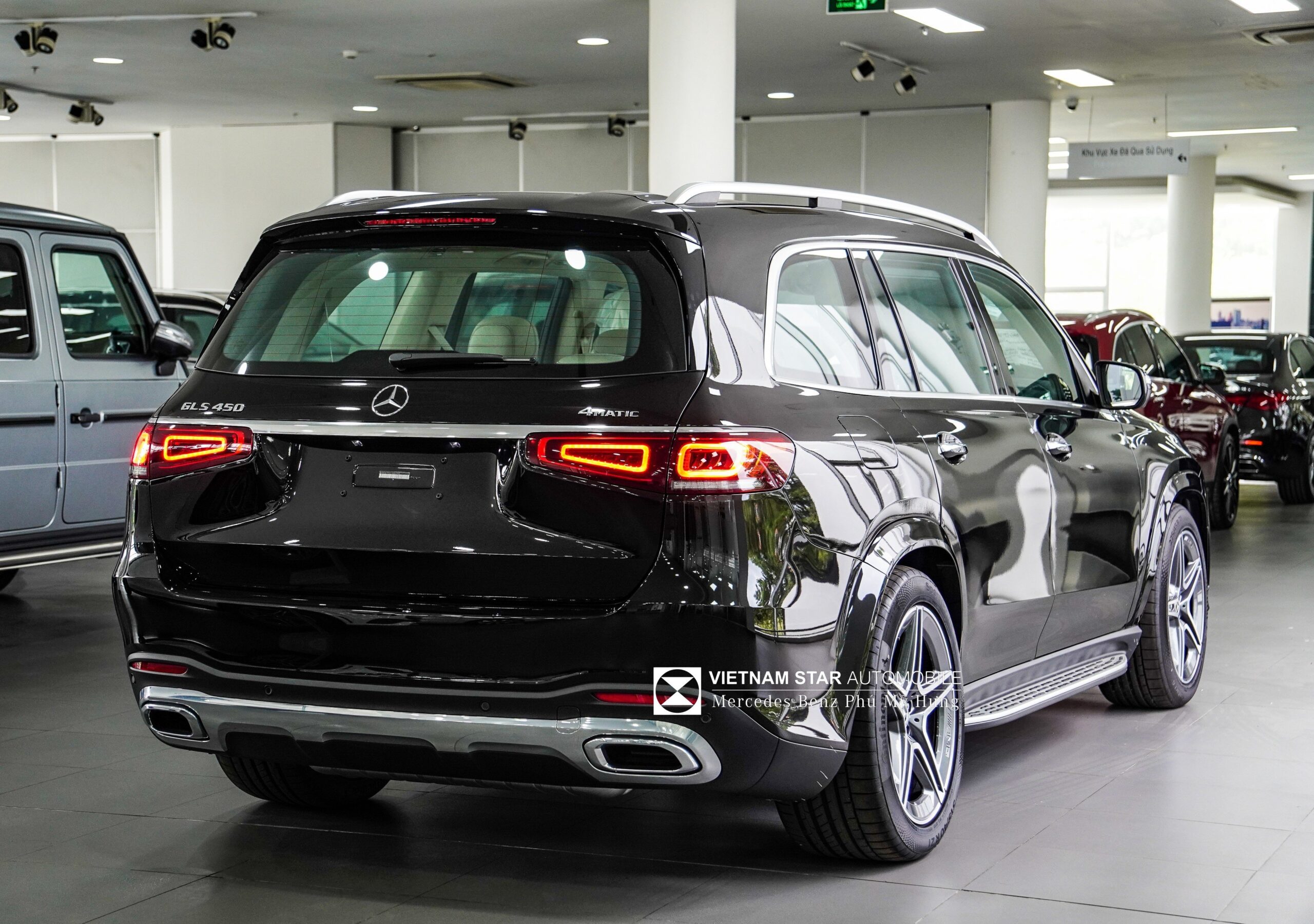 Mercedes GLS 450 màu đen giao ngay