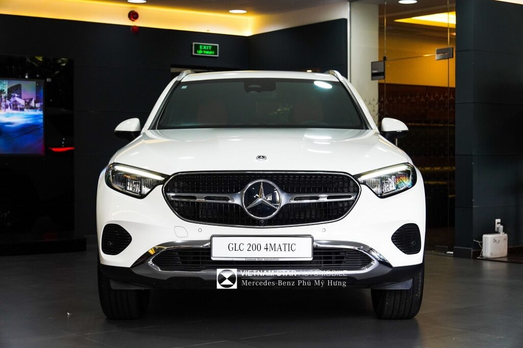 gia xe mercedes glc200 mau trang giao ngay 1 1