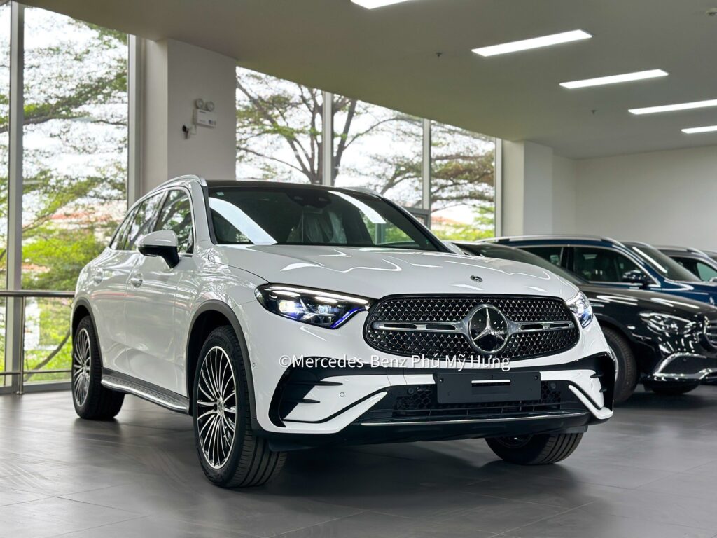 Mercedes GLC 300 màu trắng giao ngay