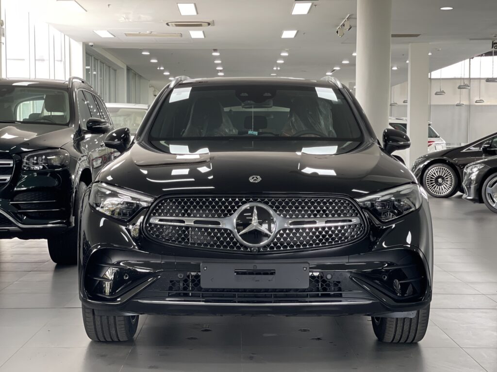 Mercedes GLC 300 4Matic Màu Đen Giao Ngay