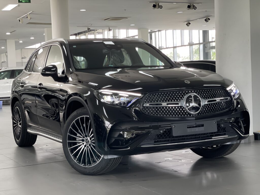 Mercedes GLC 300 4Matic Màu Đen Giao Ngay