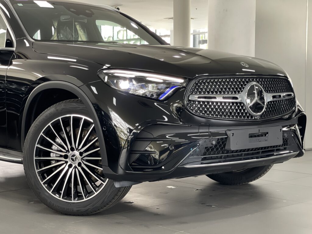 Mercedes GLC 300 4Matic Màu Đen Giao Ngay