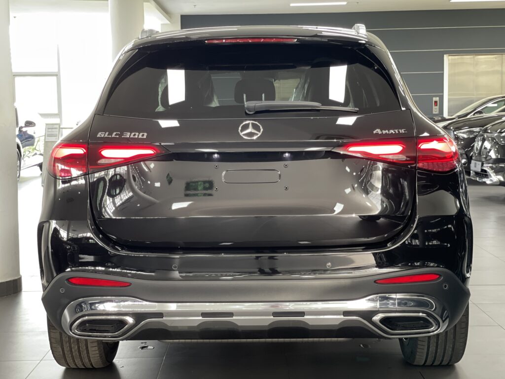 Mercedes GLC 300 4Matic Màu Đen Giao Ngay