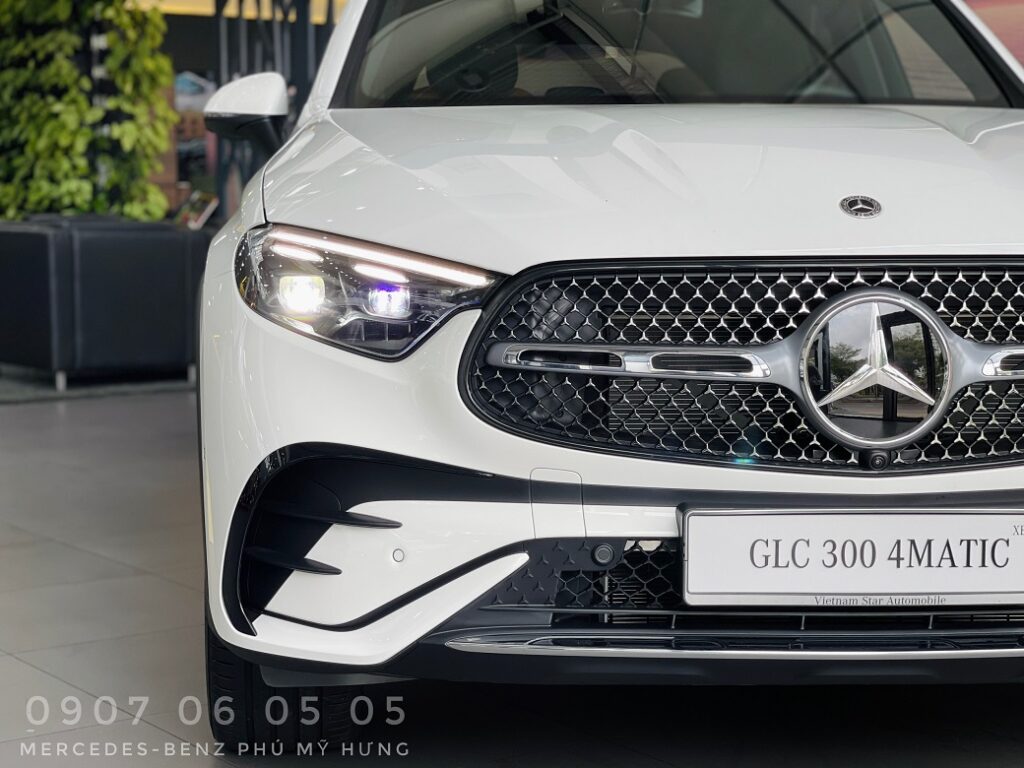 Mercedes GLC 300 Mau Trang Giao Ngay 2