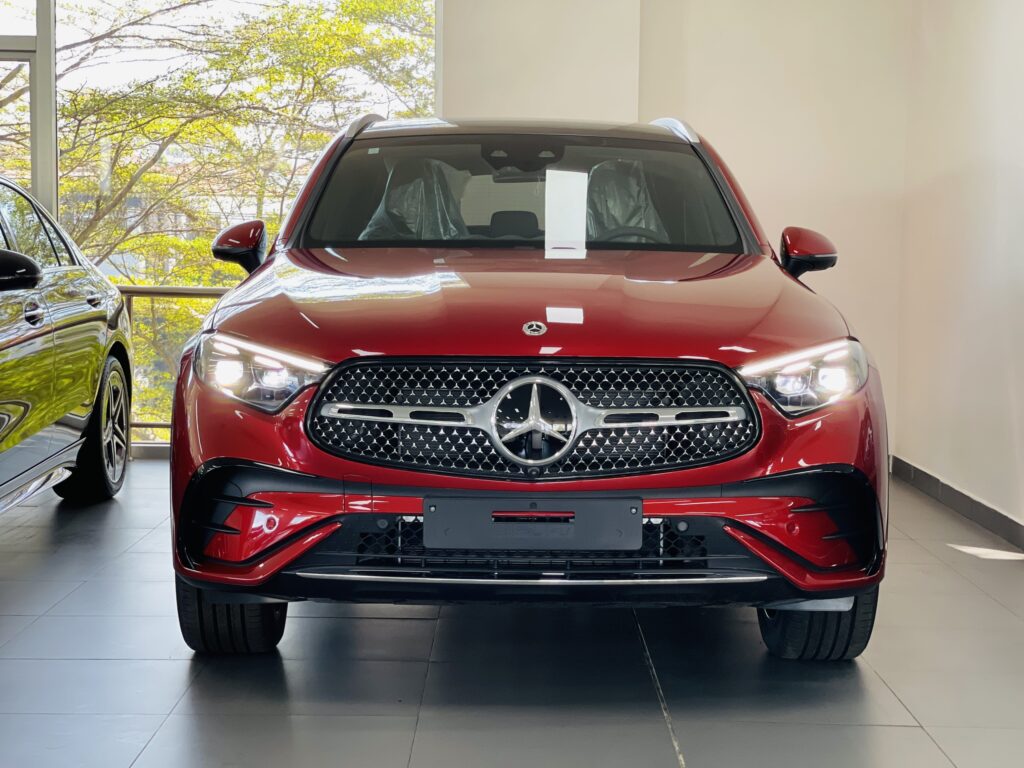 Mercedes GLC 300 màu đỏ giao ngay