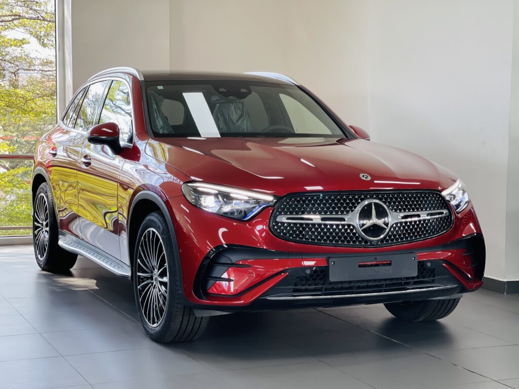 Mercedes GLC 300 mau do giao ngay 3