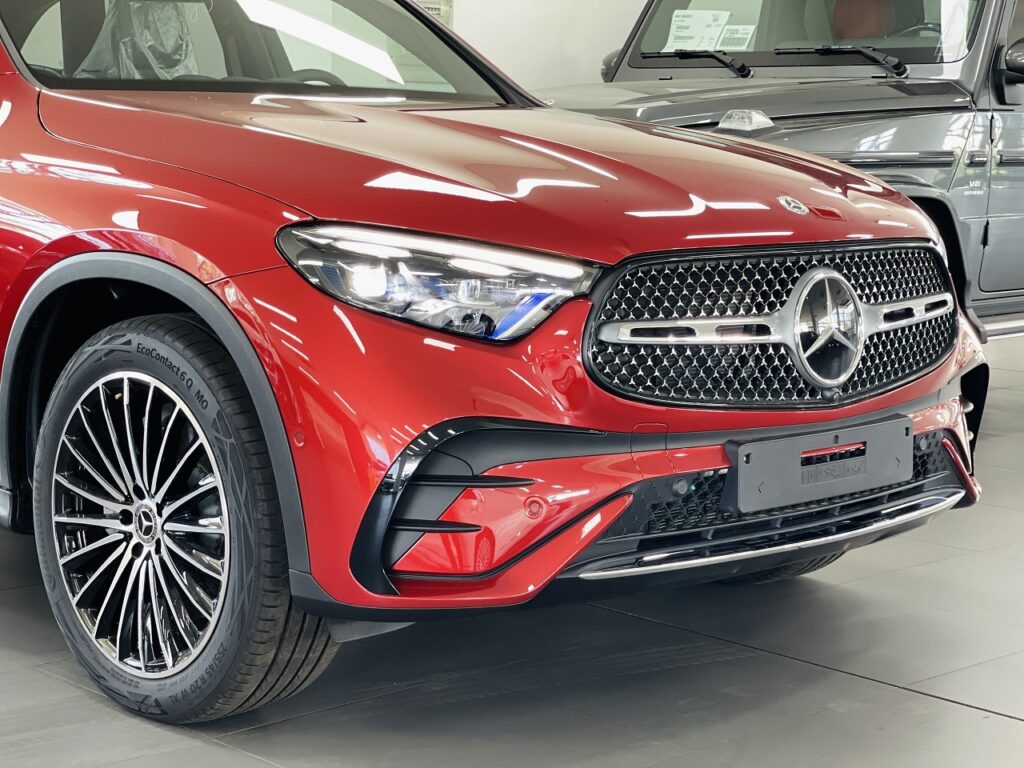 Mercedes GLC 300 mau do giao ngay 4