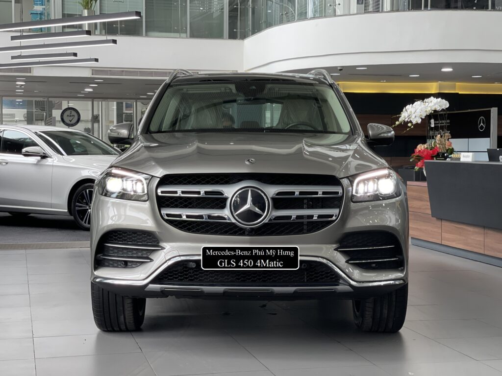 Mercedes GLS 450 4Matic Mau Bac Giao Ngay 1