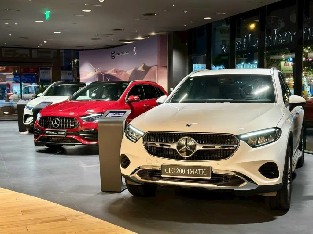 Giá xe Mercedes GLC 200 và GLC 300