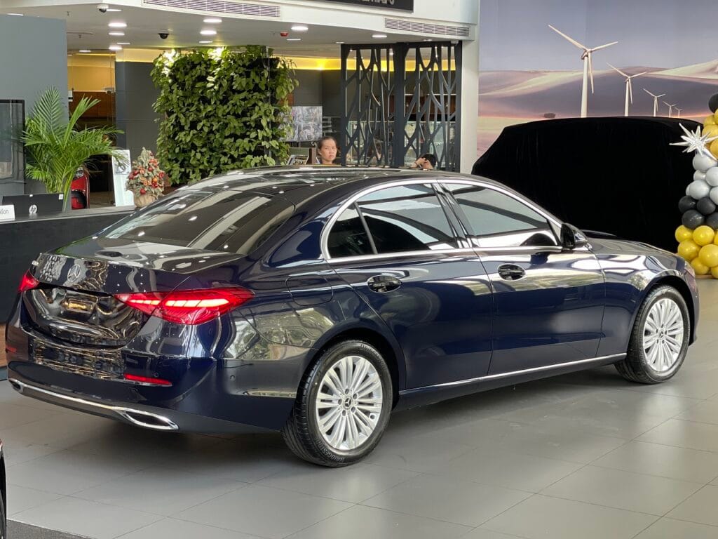 Mercedes C200 Màu Xanh Cavansite