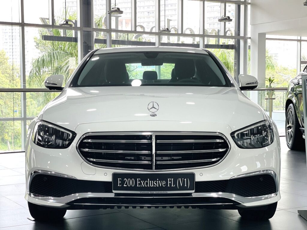 Mercedes E200 Màu Trắng Giao Ngay