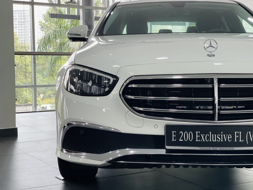 Mercedes E200 Màu Trắng Giao Ngay