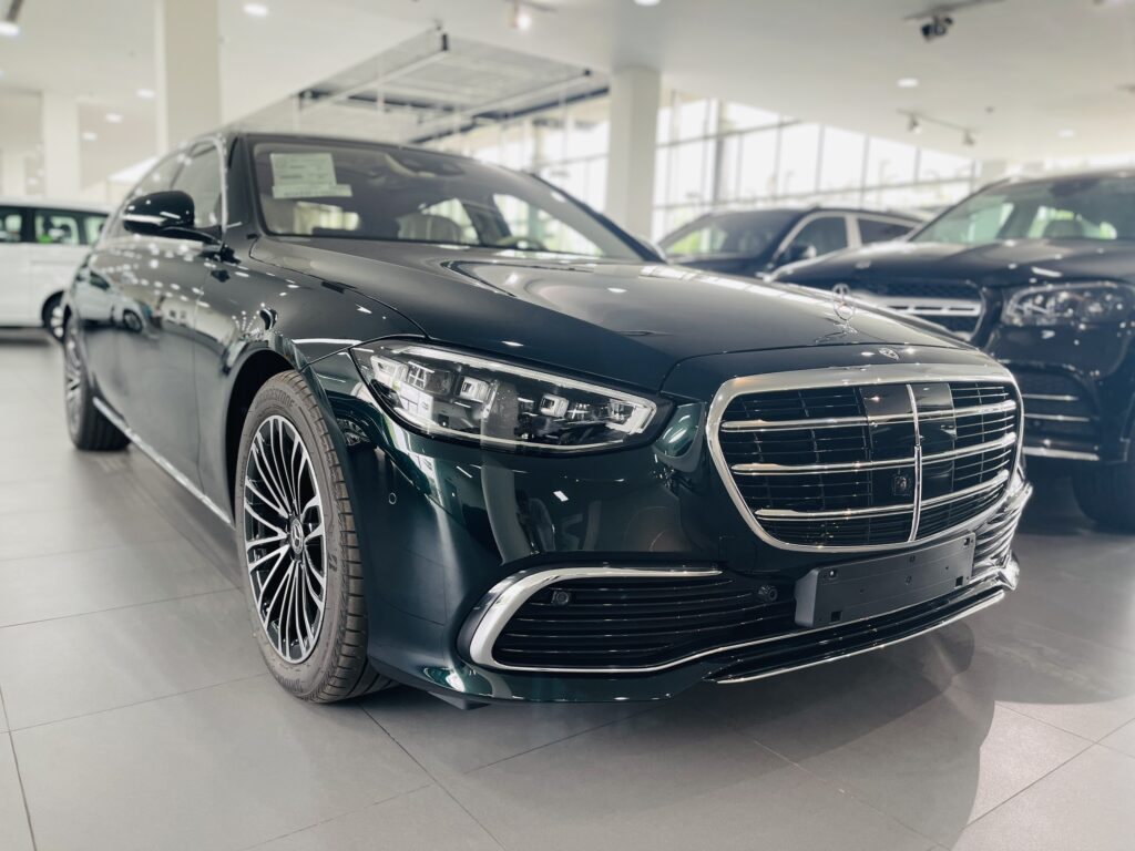 Mercedes S450 Luxury 2024 Màu Xanh Emerald (Xanh ngọc lục bảo)