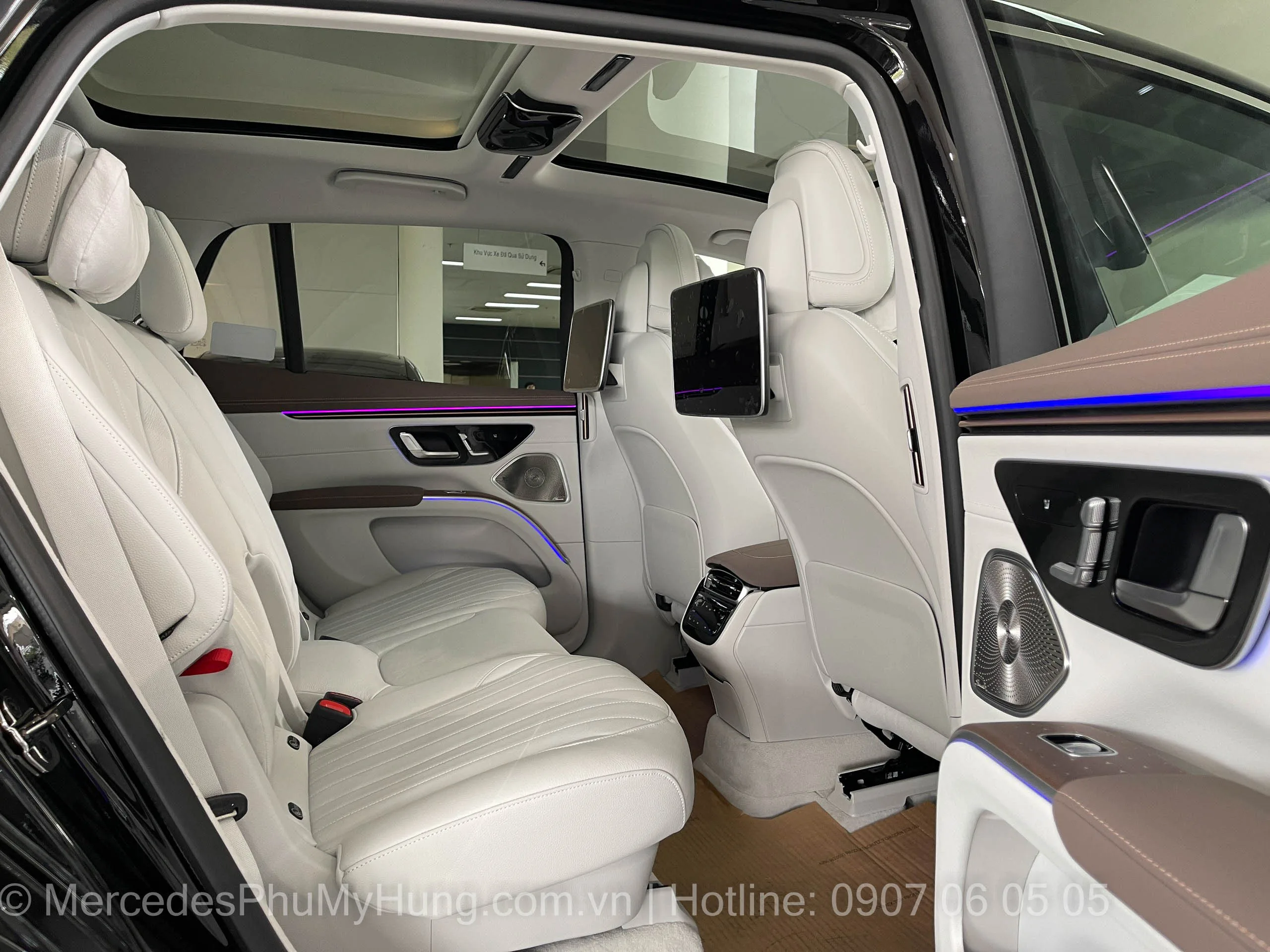 Giá xe điện Mercedes EQS 500 4Matic Màu Đen