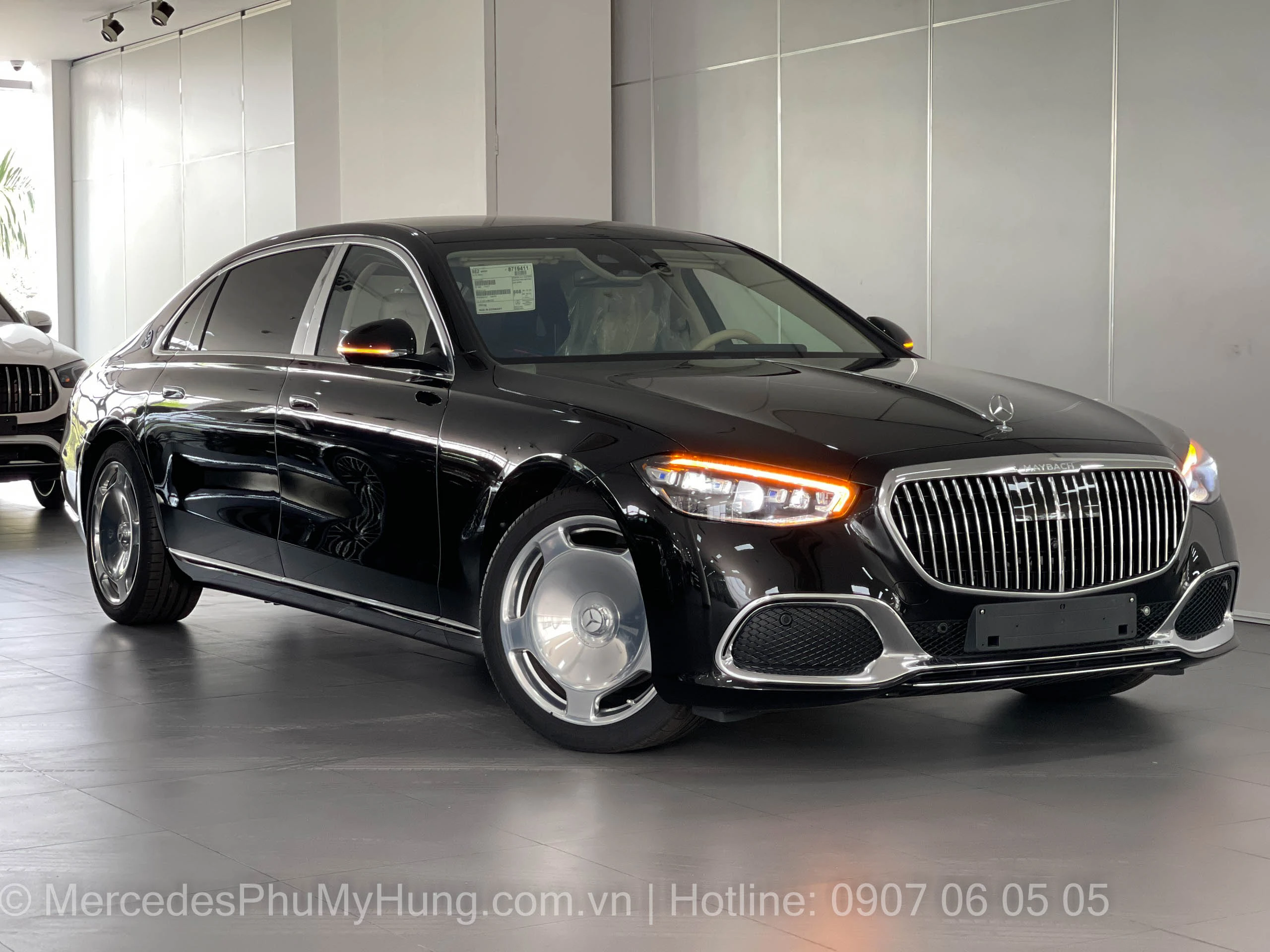 Maybach S450 màu Đen giá xe lăn bánh