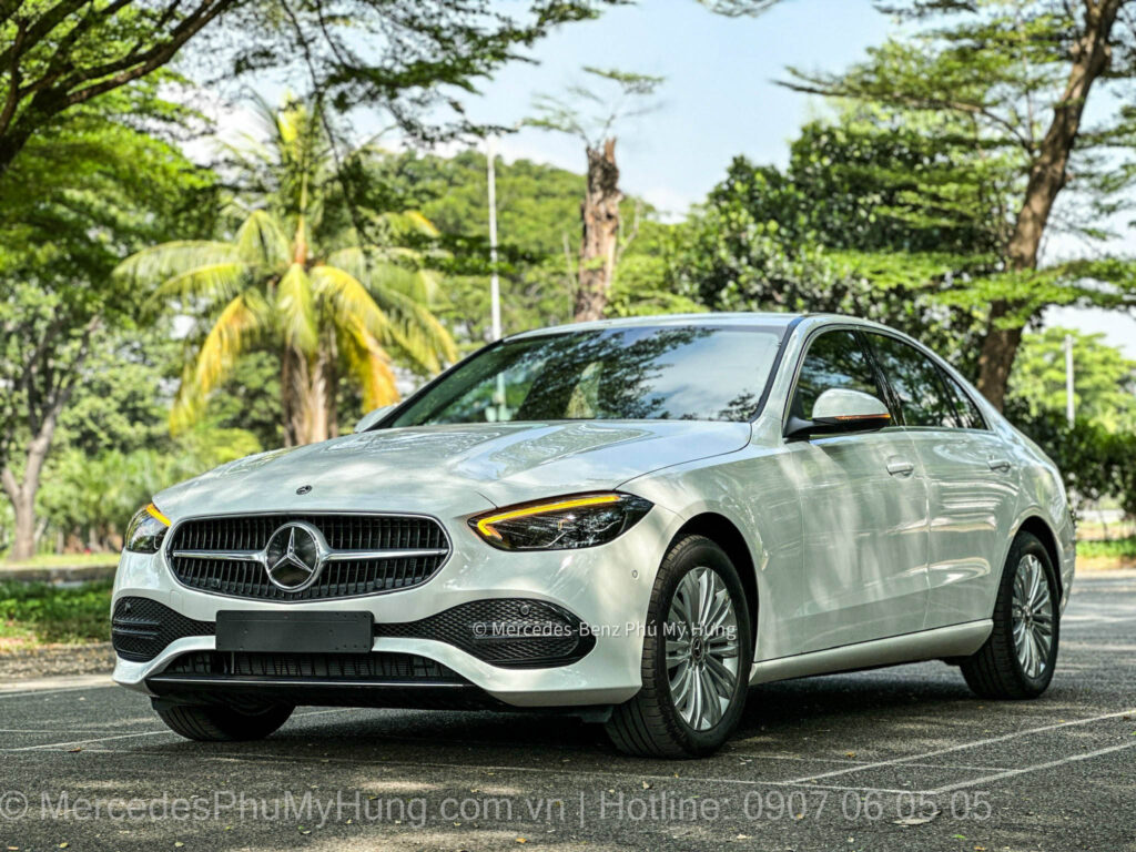 Mercedes C200 Màu Trắng Giao Ngay