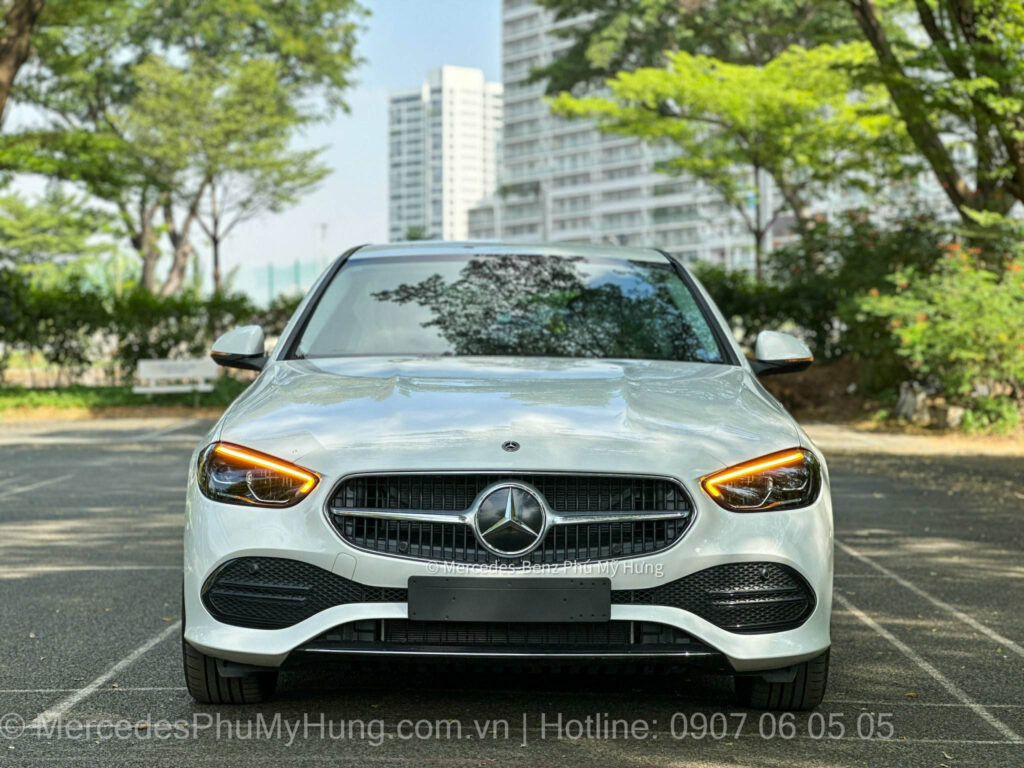 Mercedes C200 Màu Trắng Giao Ngay