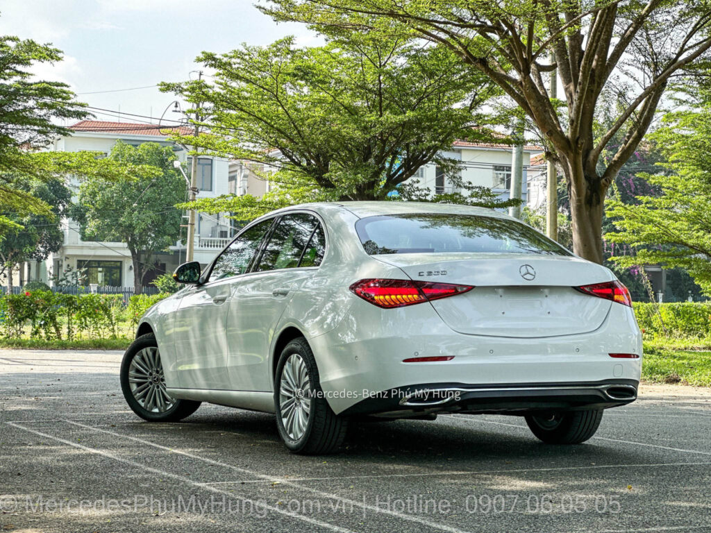 Mercedes C200 Màu Trắng Giao Ngay