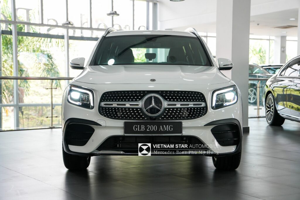 Giá xe Mercedes GLB200 Màu Trắng