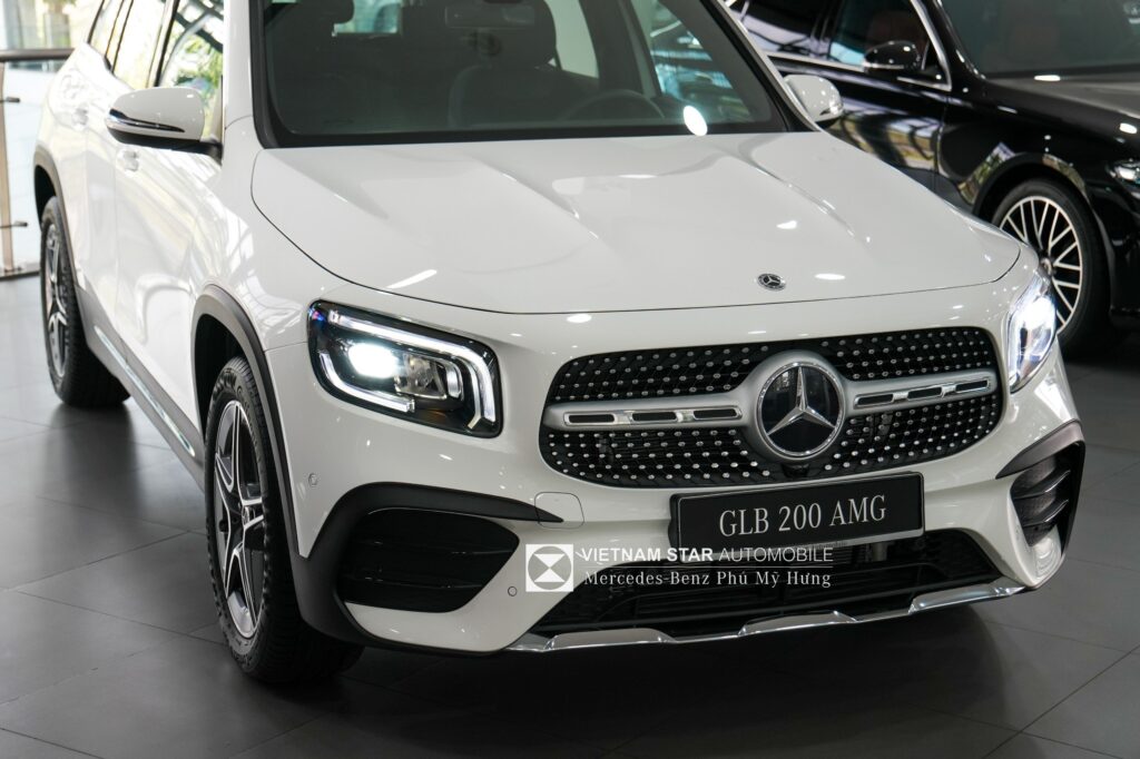 Giá xe Mercedes GLB200 Màu Trắng