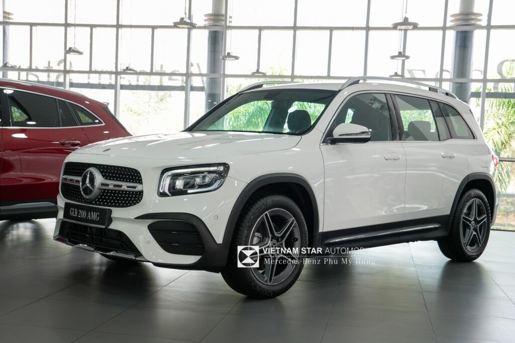 Giá xe Mercedes GLB200 Màu Trắng