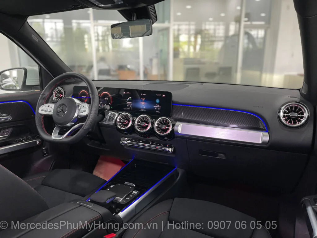Mercedes GLB 200 AMG Mau Trang 35