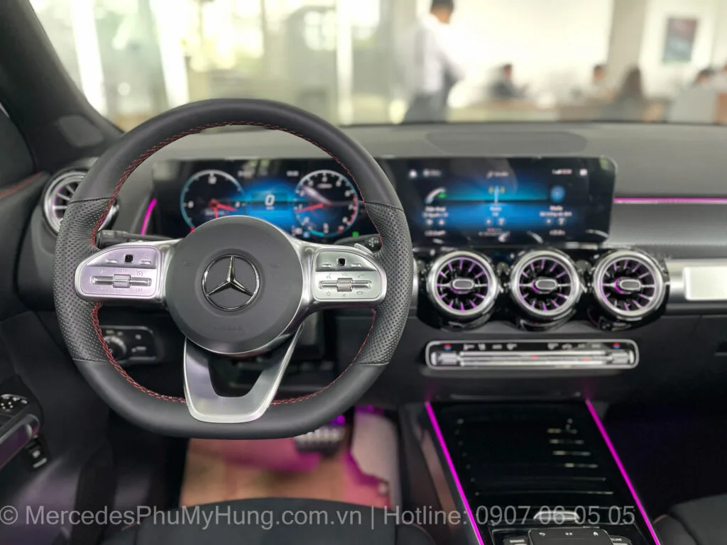 Mercedes GLB 200 AMG Mau Trang 36