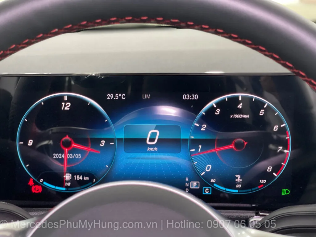 Mercedes GLB 200 AMG Mau Trang 38