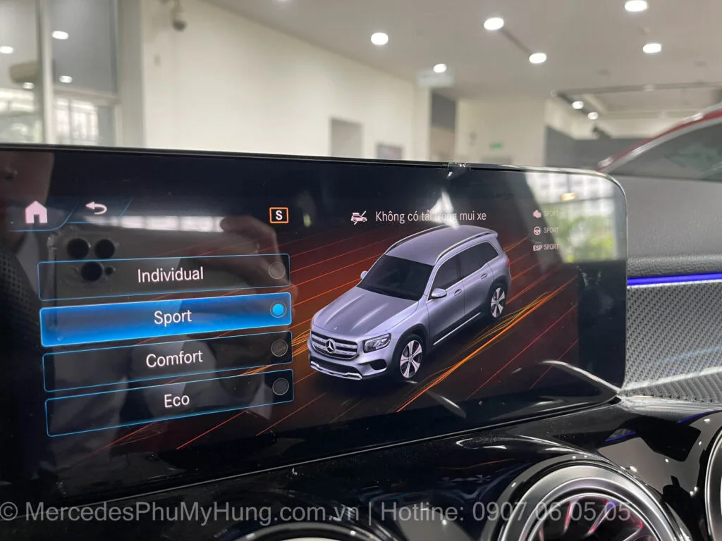 Mercedes GLB 200 AMG Mau Trang 46