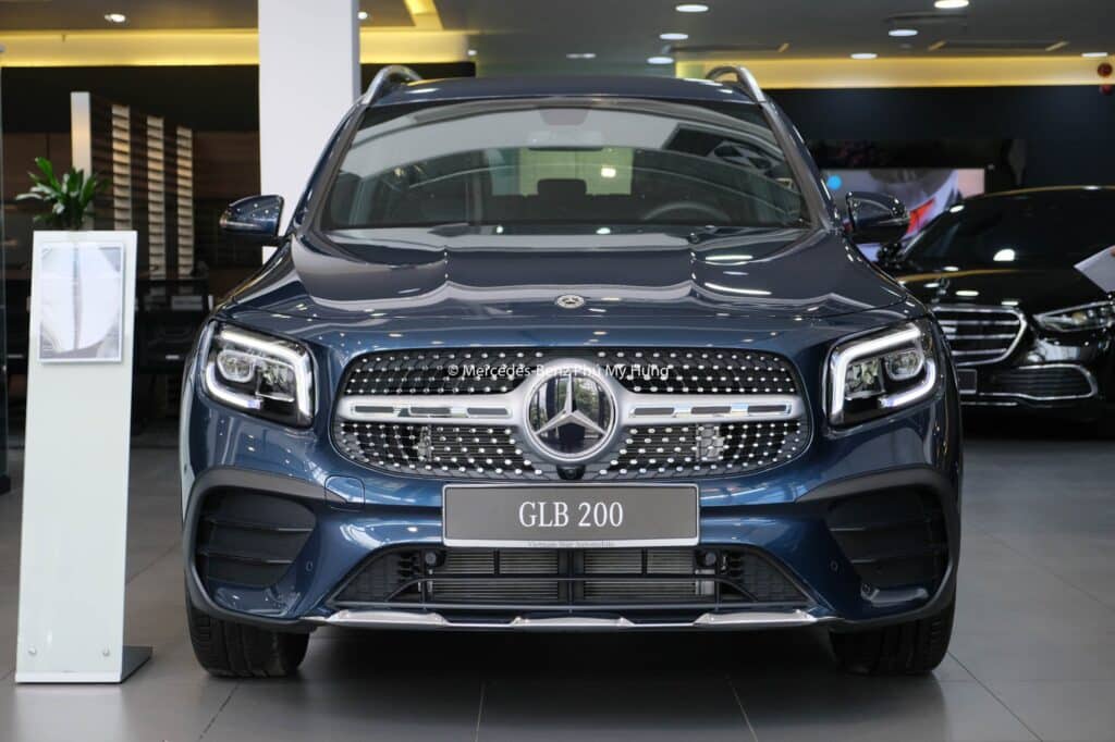 Giá xe Mercedes GLB200 AMG Màu Xanh