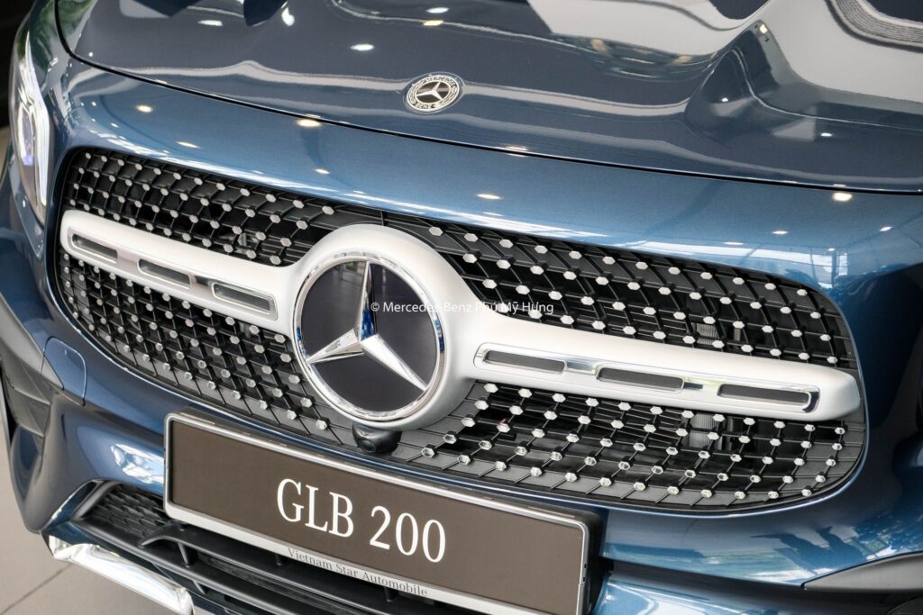 Gia xe Mercedes GLB200 AMG Mau Xanh 5