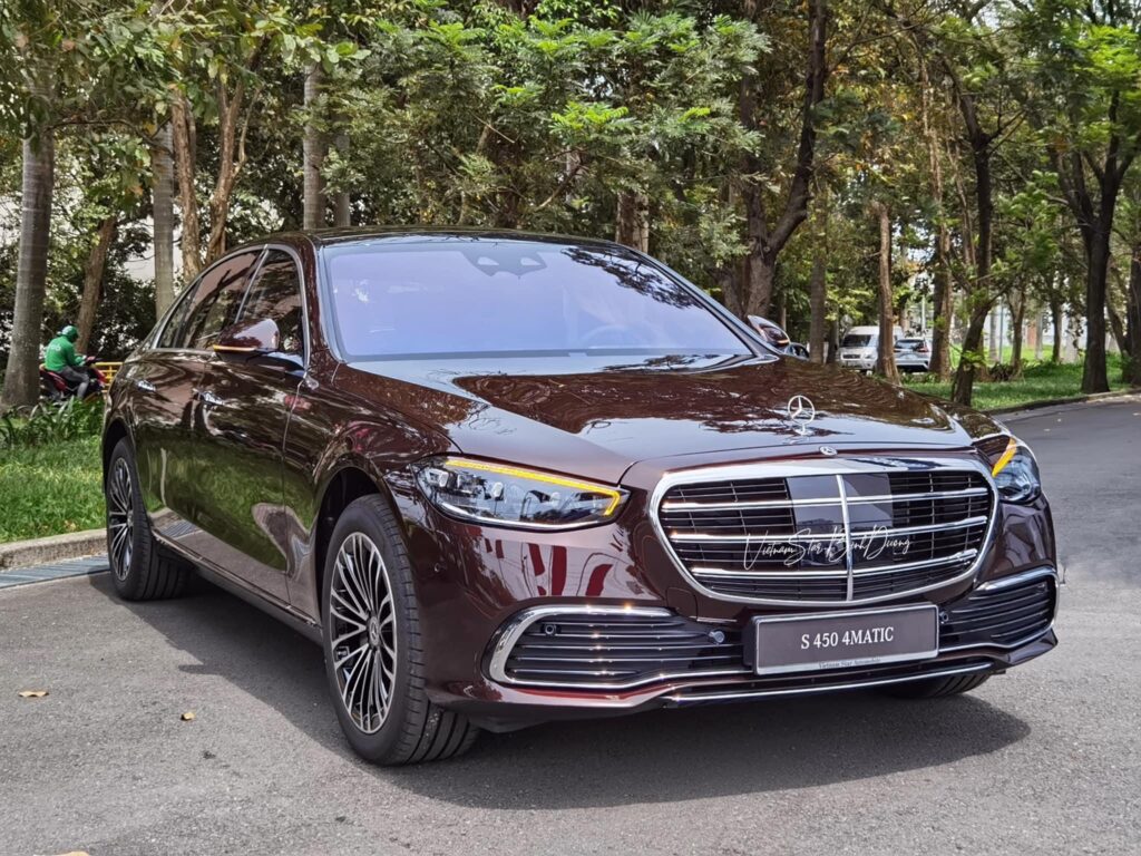 Giá xe Mercedes S450 Luxury màu đỏ