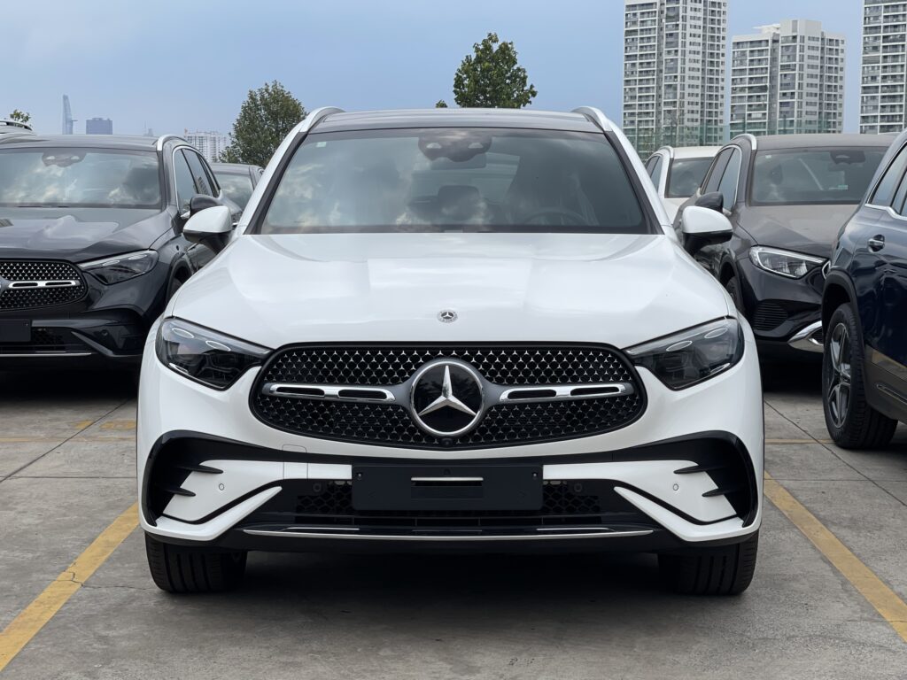 Mercedes GLC300 4Matic Giá Lăn Bánh Mercedes Trường Chinh