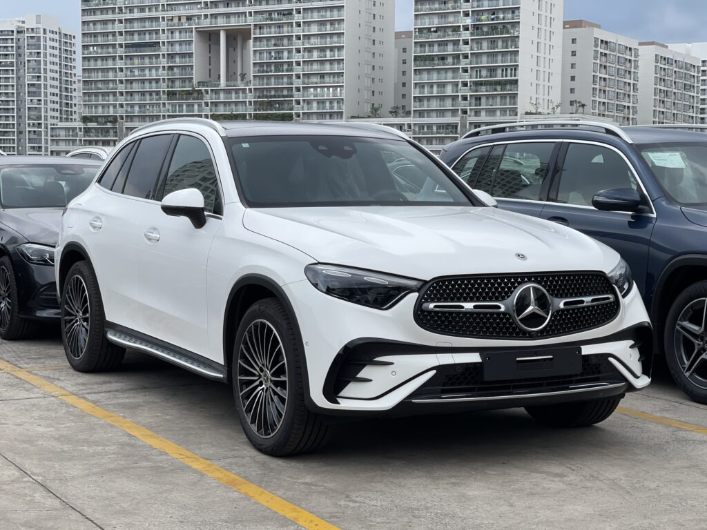 Mercedes GLC300 4Matic Giá Lăn Bánh Mercedes Trường Chinh