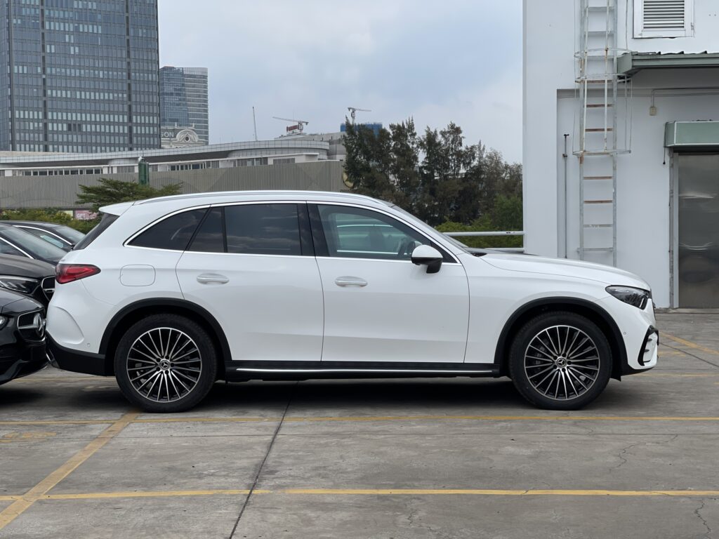 Mercedes GLC300 4Matic Giá Lăn Bánh Mercedes Trường Chinh