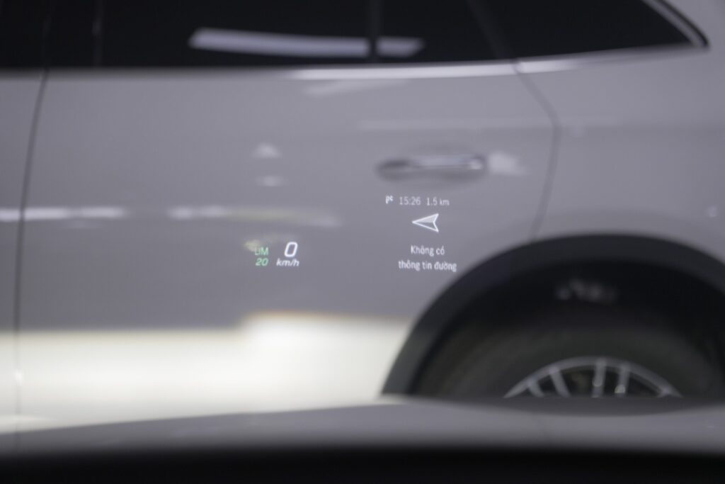 Chức năng hiển thị thông tin trên kính chắn gió (Head-up Display)