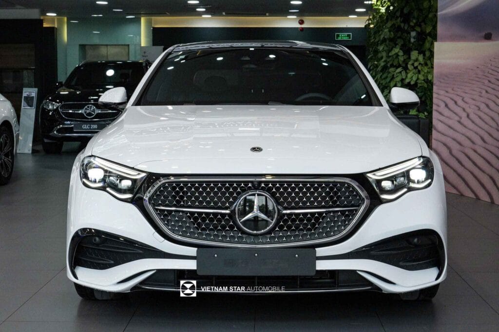 Mercedes-Benz E300 AMG Màu Trắng