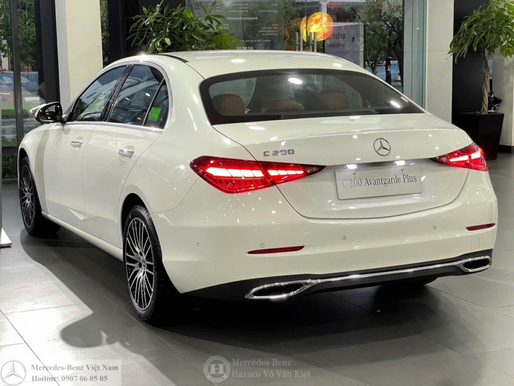 Mercedes C200 Avant Plus Màu Trắng Tại Võ Văn Kiệt