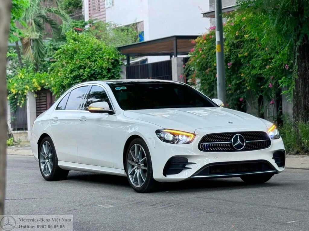 E300 Lăn Bánh Mercedes Quận 1