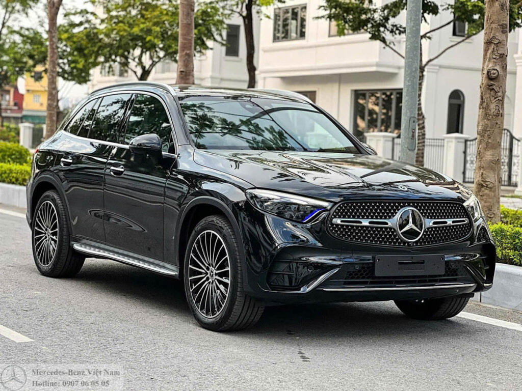 GLC 300 Lăn Bánh Mercedes Quận 1