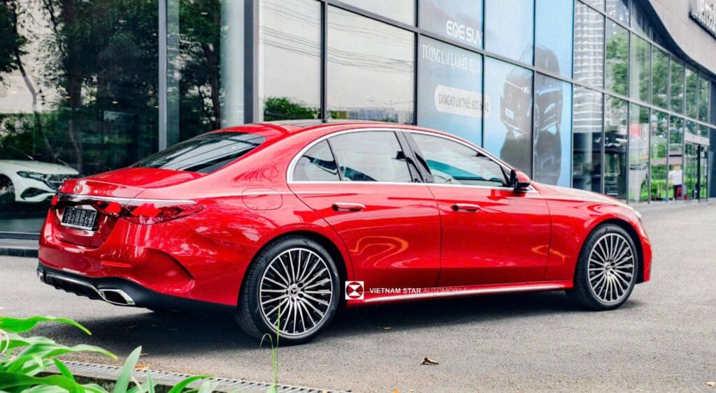 Mercedes-Benz E300 Màu Đỏ