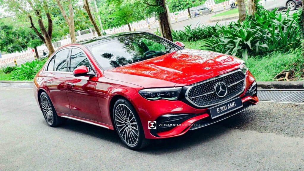 Mercedes-Benz E300 Màu Đỏ