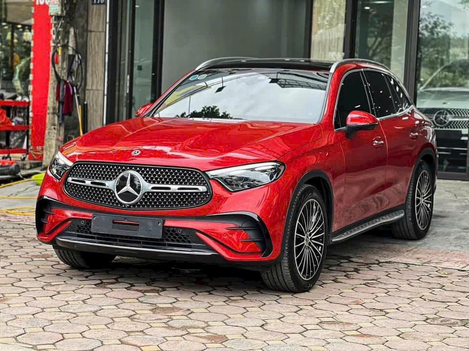 Mercedes GLC lăn bánh tại Mercedes Quận 2