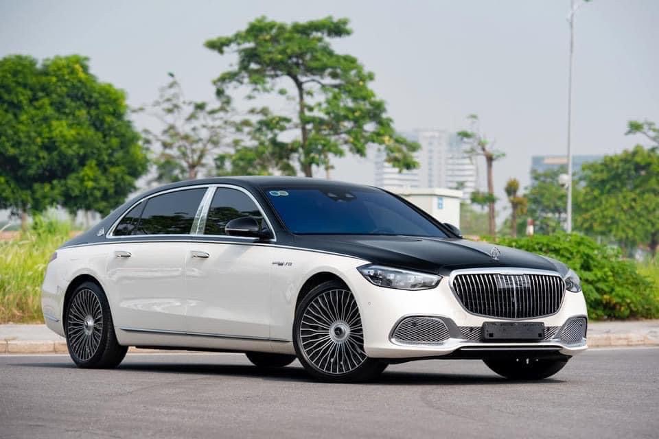 Mercedes-Maybach lăn bánh tại Mercedes Quận 2