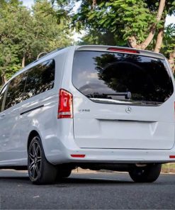 Mercedes V250 AMG Màu Trắng Tại Phú Mỹ Hưng
