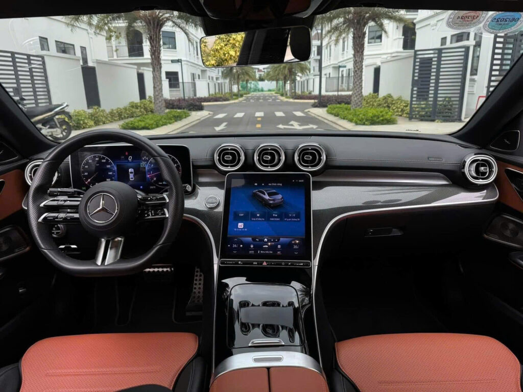 C300 AMG tại Mercedes Tiền Giang - Sedan Thể Thao Sang Trọng C300 AMG tai Mercedes Tien Giang 6