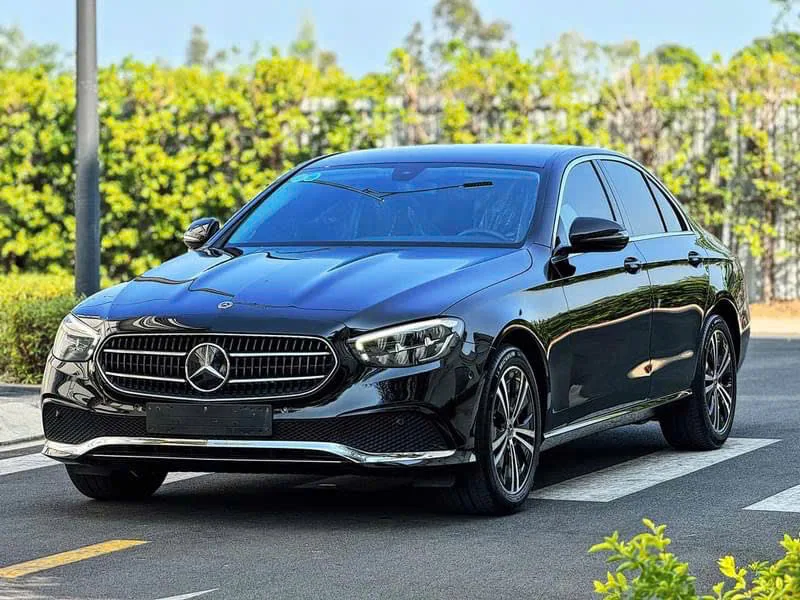 Đánh Giá Giá Trị Mercedes E180: Có Đáng Mua Với Mức Giá Hiện Tại?