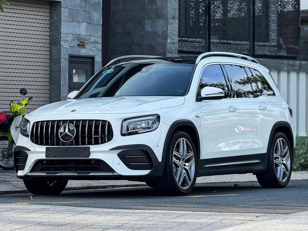 Mercedes-AMG GLB 35 4Matic Màu Trắng Lăn Bánh Tại Phú Mỹ Hưng Quận 7